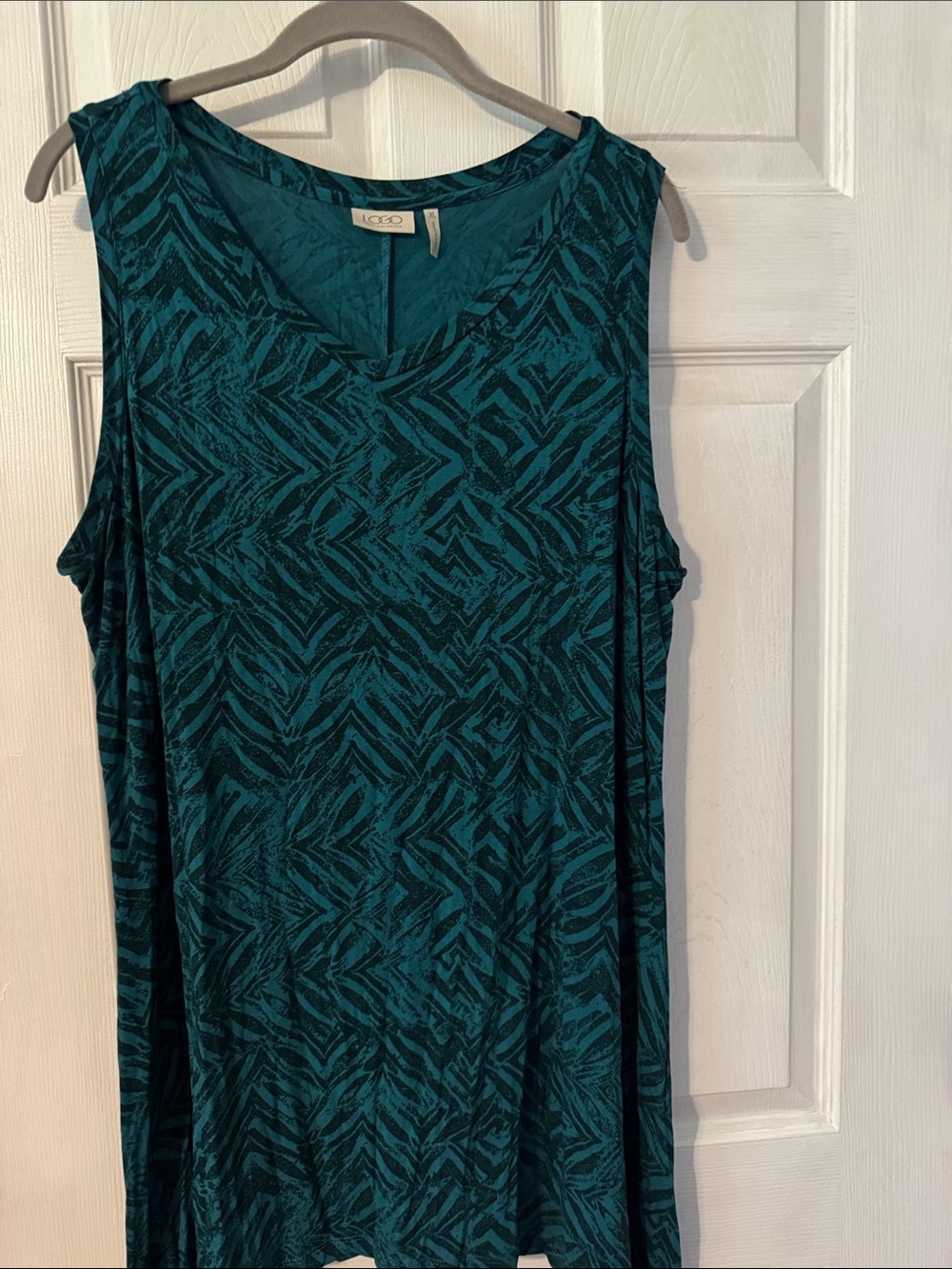 LOGO by Lori Goldstein Teal Patterned Sleeveless V-Neck Tank